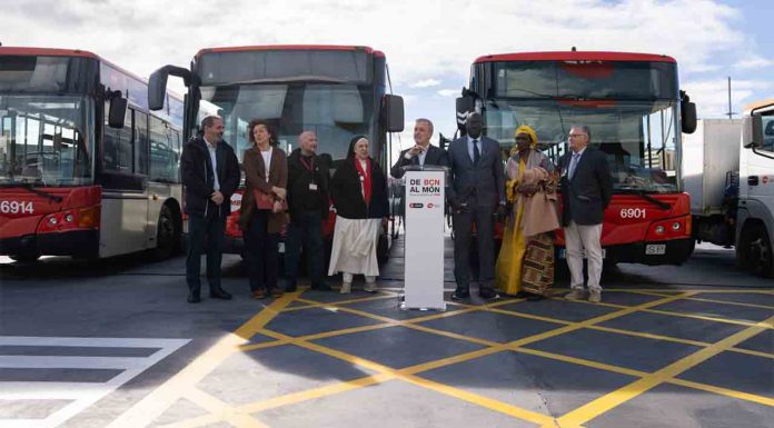 TMB cede 17 vehículos a ONG para proyectos de cooperación social TMB cede 17 vehículos a ONG para proyectos de cooperación social