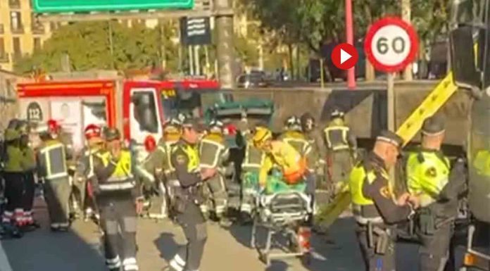 Un accidente en la Litoral provoca retenciones de hasta 5 kilómetros Un accidente en la Litoral provoca retenciones de hasta 5 kilómetros