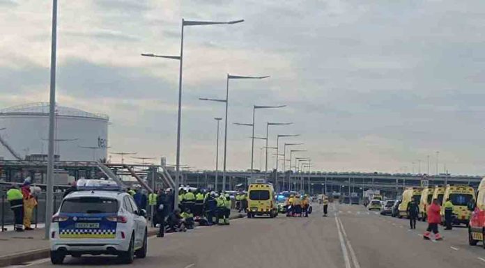 Un muerto y un herido crítico por una explosión en el puerto Un muerto y un herido crítico por una explosión en el puerto