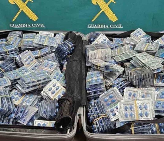 20.000 pastillas de Viagra en El Prat «Son para consumo propio» 20.000 pastillas de Viagra en El Prat "Son para consumo propio"