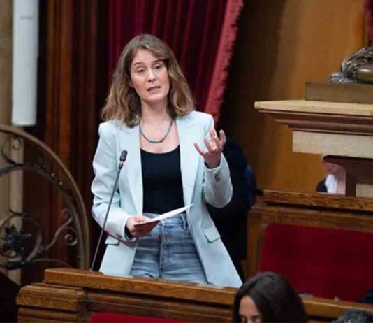 Acuerdo entre los Comuns y el Govern para construir 1.200 viviendas protegidas Acuerdo entre los Comuns y el Govern para construir 1.200 viviendas protegidas