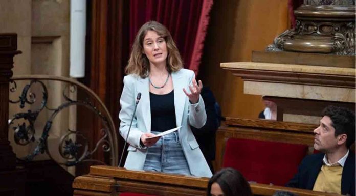 Acuerdo entre los Comuns y el Govern para construir 1.200 viviendas protegidas Acuerdo entre los Comuns y el Govern para construir 1.200 viviendas protegidas