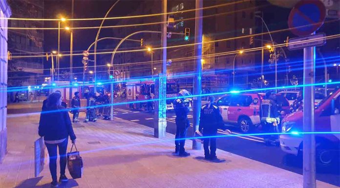 Un herido en el incendio de un piso en Sant Andreu Un herido en el incendio de un piso en Sant Andreu