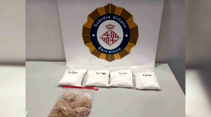 Detenido en Sants-Montjuïc: viajaba en taxi con ketamina y éxtasis ocultos Detenido en Sants-Montjuïc viajaba en taxi con ketamina y éxtasis ocultos