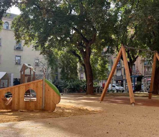 Finalizan las obras de los juegos infantiles en la plaza Vicenç Martorell, en el Raval Finalizan las obras de los juegos infantiles en la plaza Vicenç Martorell, en el Raval