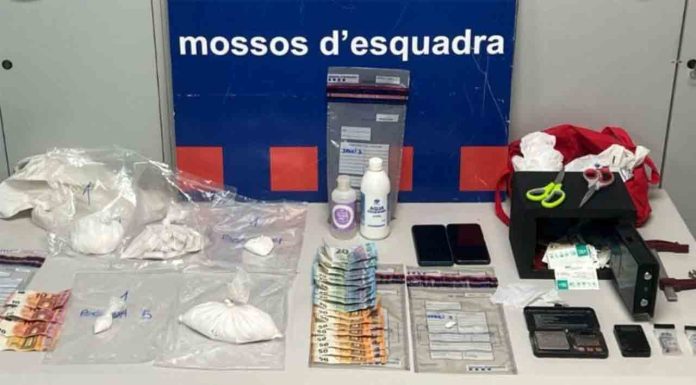 Incautan un kilo de cocaína en el sótano de un local de comida rápida en Sant Martí Incautan un kilo de cocaína en el sótano de un local de comida rápida en Sant Martí