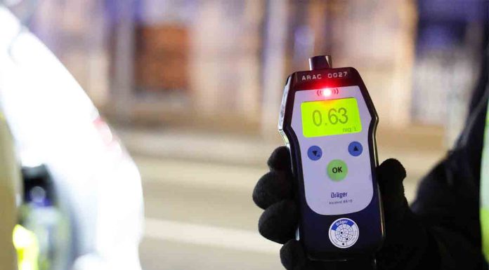 La Guardia Urbana intensifica los controles de alcoholemia y drogas La Guardia Urbana intensifica los controles de alcoholemia y drogas