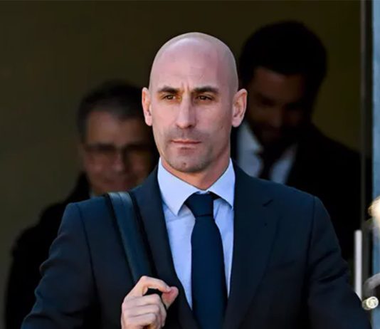 Rubiales condenado a 10.800 euros de multa por el beso a Hermoso Rubiales condenado a 10.800 euros de multa por el beso a Hermoso