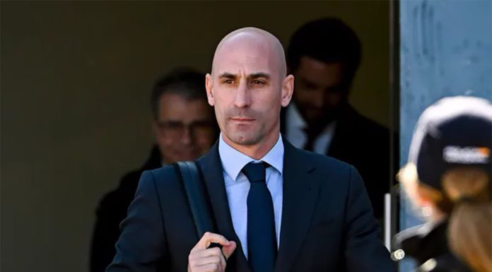 Rubiales condenado a 10.800 euros de multa por el beso a Hermoso Rubiales condenado a 10.800 euros de multa por el beso a Hermoso