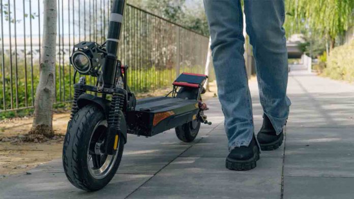 Siete detenidos por cometer robos y huir en patinete eléctrico