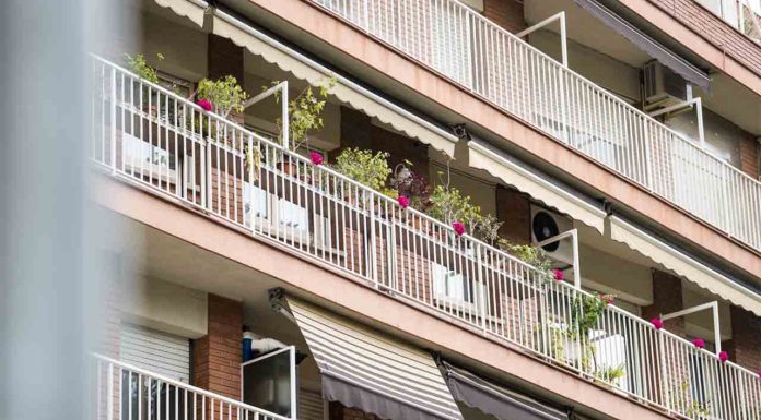 Barcelona asesorará a las comunidades de vecinos para evitar los pisos turísticos Barcelona asesorará a las comunidades de vecinos para evitar los pisos turísticos