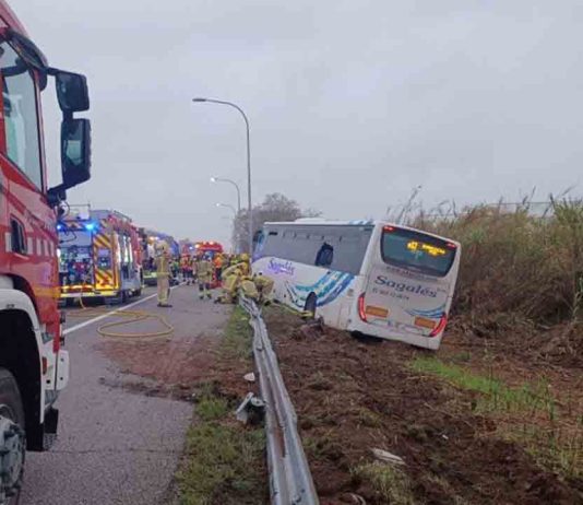 Colas kilométricas de entrada a Barcelona por el accidente de una autobús en Mollet Colas kilométricas de entrada a Barcelona por el accidente de una autobús en Mollet