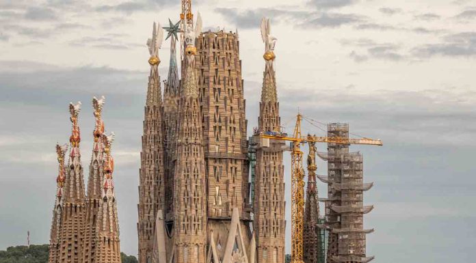 Miquel Barceló, Cristina Iglesias y Javier Marín candidatos a diseñar la fachada de la Glòria de la Sagrada Familia Miquel Barceló, Cristina Iglesias y Javier Marín candidatos a diseñar la fachada de la Glòria de la Sagrada Familia