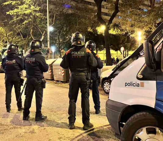 Varios disparos en plena madrugada en La Mina siembran el temor entre los vecinos Una decena de detenidos en La Mina por el tiroteo del 7 de enero