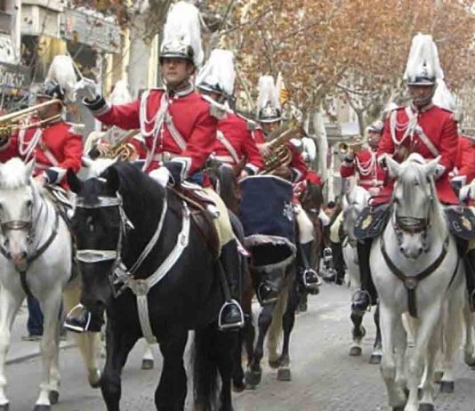 Barcelona celebra el XXVIII Encuentro Nacional de los Tres Tombs en su bicentenario Barcelona celebra el XXVIII Encuentro Nacional de los Tres Tombs en su bicentenario