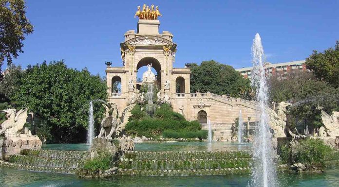 Barcelona reactiva las fuentes ornamentales tras la pausa por la sequía Barcelona reactiva las fuentes ornamentales tras la pausa por la sequía