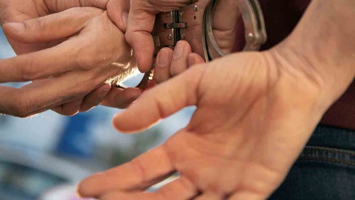 Detenidos dos menores por nueve robos violentos en supermercados