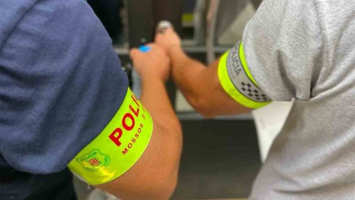 Dos detenidos en una asociación cannábica del Gòtic