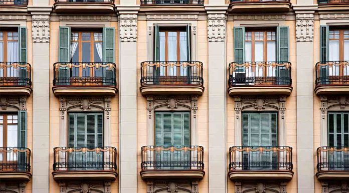 El Govern compra en Barcelona 487 pisos para alquiler social El Govern compra en Barcelona 487 pisos para alquiler social