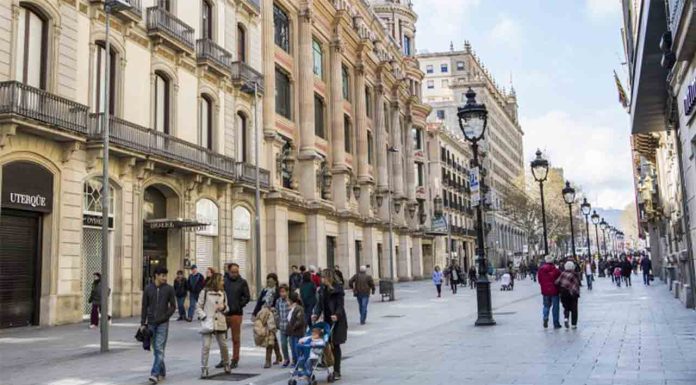 En verano comenzará a renovarse el pavimento del Portal de l’Àngel En verano comenzará a renovarse el pavimento del Portal de l'Àngel