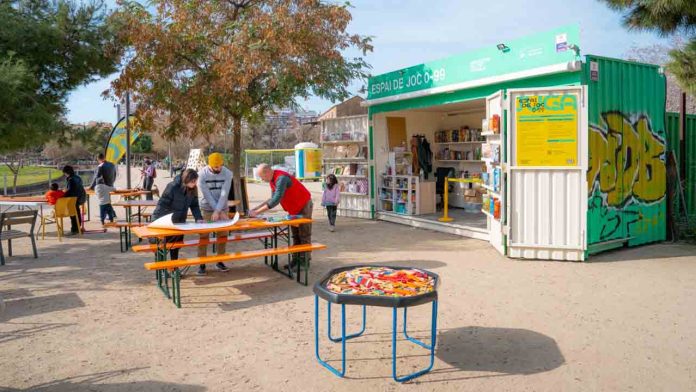 Juegos inclusivos en Espacio de Juego 0-99 de la Clariana de Glòries