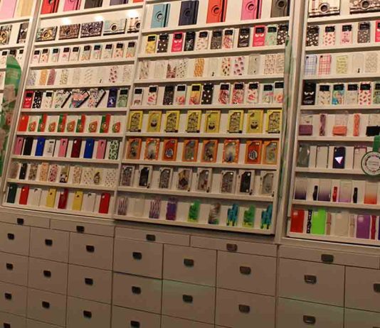 El Ayuntamiento cerró 127 tiendas de souvenirs en Ciutat Vella El Ayuntamiento cerró 127 tiendas de souvenirs en Ciutat Vella