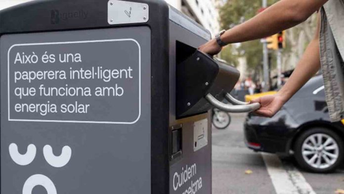 Se instalan papeleras con autocompactación en la zona de la Sagrada Familia