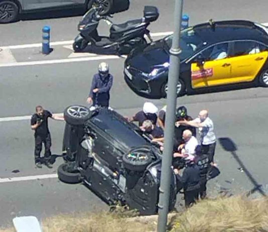 Accidente en la Gran Via entre un turismo y una motocicleta Accidente en la Gran Via entre un turismo y una motocicleta