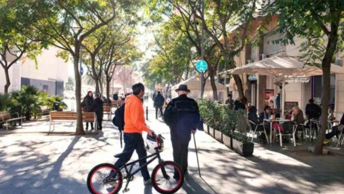Barcelona llega a 1,7 millones de residentes, la cifra más alta en 40 años