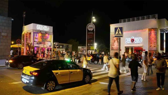Buses lanzadera y ordenación de las paradas de taxi en el ocio nocturno