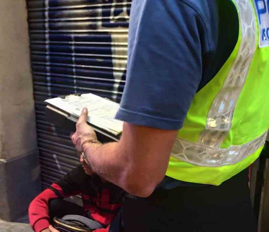 Cinco detenidos en un narcopiso de El Raval Cinco detenidos en un narcopiso de El Raval