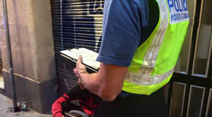 Cinco detenidos en un narcopiso de El Raval Cinco detenidos en un narcopiso de El Raval