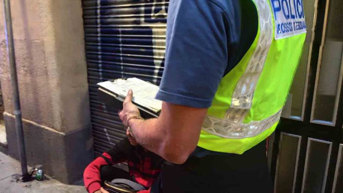 Cinco detenidos en un narcopiso de El Raval
