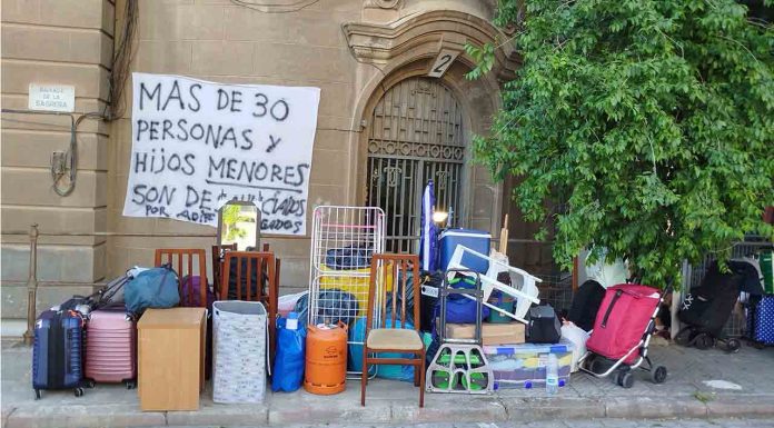 Desalojan a 14 familias en la Sagrera Desalojan a 14 familias en la Sagrera