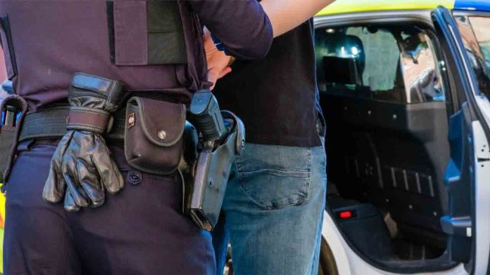 Detenido un exhibicionista en un parque infantil del Camp de l'Arpa del Clot