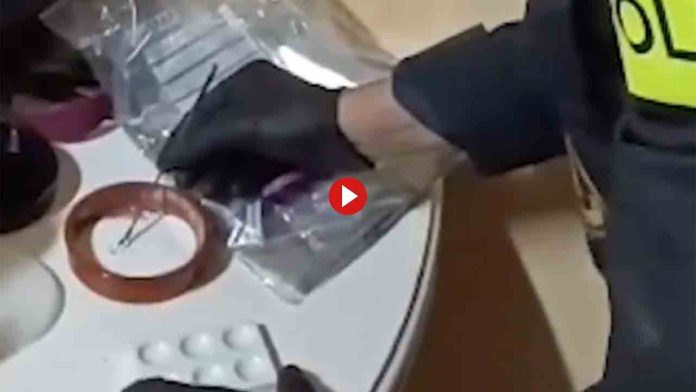 Dos mujeres detenidas que vendían basuco en una vivienda de Cornellà