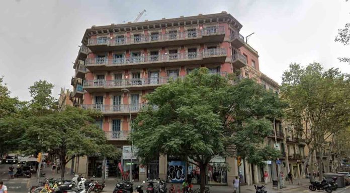 El Ayuntamiento compra un edificio con 10 pisos y 4 locales en la calle València El Ayuntamiento compra un edificio con 10 pisos y 4 locales en la calle València