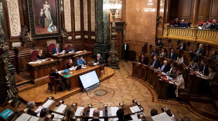 El Pleno de Barcelona pide prohibir equipos de Israel en el Tour de Francia El Pleno del Ayuntamiento de mayo romperá las relaciones con Israel
