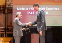 Jaume Collboni entrega la Medalla de Oro al Mérito Deportivo a Pau Gasol Jaume Collboni entrega la Medalla de Oro al Mérito Deportivo a Pau Gasol