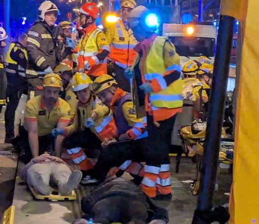 Simulacro de accidente entre un coche y un tranvía en Glòries Simulacro de accidente entre un coche y un tranvía en Glòries
