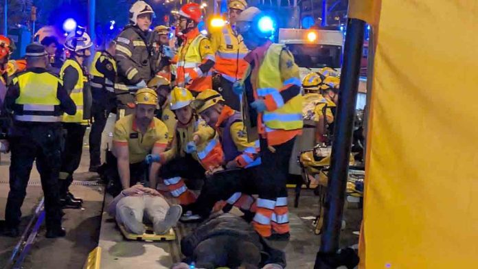 Simulacro de accidente entre un coche y un tranvía en Glòries