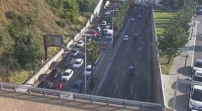 Un accidente en la Ronda de Dalt provoca colas kilométricas Un accidente en la Ronda de Dalt provoca colas kilométricas