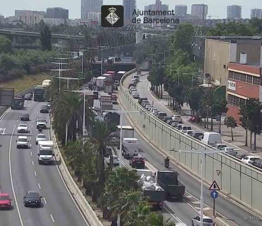 Un motorista herido en un accidente en la ronda del Litoral Un motorista herido en un accidente en la ronda del Litoral