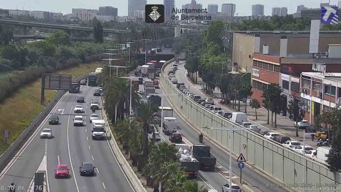 Un motorista herido en un accidente en la ronda del Litoral Un motorista herido en un accidente en la ronda del Litoral