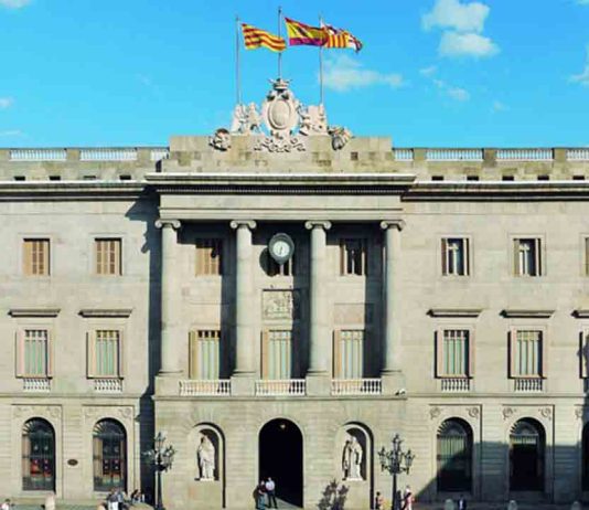 Barcelona exhibirá una pancarta en solidaridad con la Global Sumud Flotilla Una trabajadora del Ayuntamiento habría desviado dinero de ayudas sociales