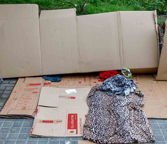 Atacan con amoníaco a dos sintecho en el barrio de Sant Antoni Atacan con amoníaco a dos sintecho en el barrio de Sant Antoni