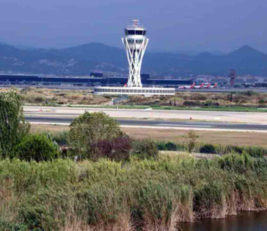 BComú y ERC se oponen a la ampliación del aeropuerto que defiende el PSC BComú y ERC se oponen a la ampliación del aeropuerto que defiende el PSC