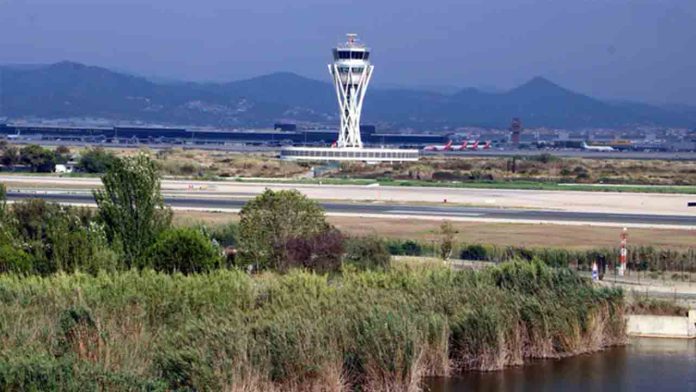 BComú y ERC se oponen a la ampliación del aeropuerto que defiende el PSC