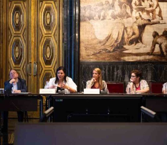 Reunión con las Casas Regionales para reforzar su papel cultural en Barcelona Barcelona subvencionará obras de mejoras en las Casas Regionales