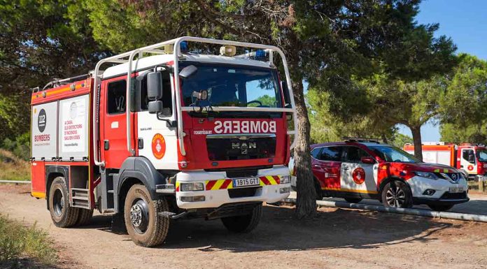 Incendio forestal en la carretera de les Aigües La carretera de les Aigües suma dos fuegos en 24 horas y la verbena deja tres incendios más en distintos puntos de la sierra barcelonesa